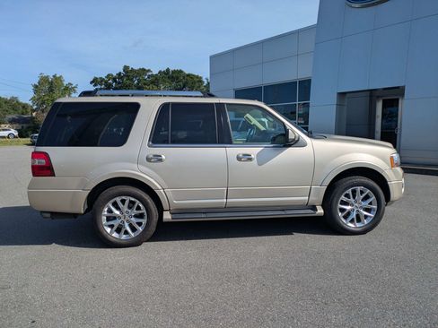 Used 2017 Ford Expedition Limited RWD image 3
