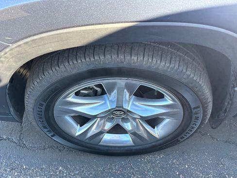 Used 2017 Toyota Highlander Limited image 7