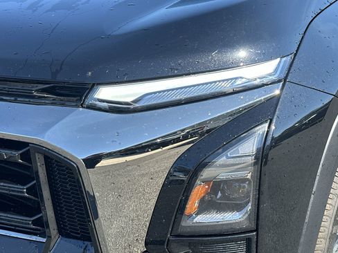 Used 2025 Chevrolet Equinox ACTIV w/ Convenience Package III FWD image 11