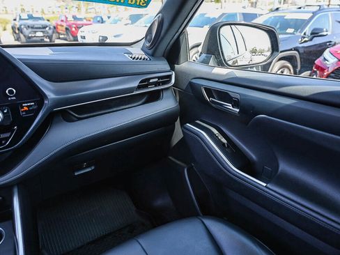 Certified 2024 Toyota Highlander XSE FWD image 6