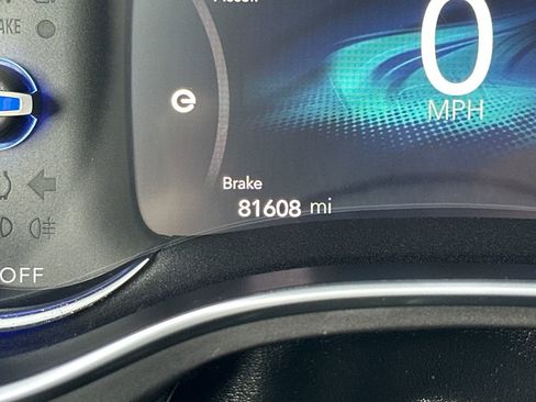 Used 2019 Chrysler Pacifica Limited w/ Advanced Safetytec Group image 11