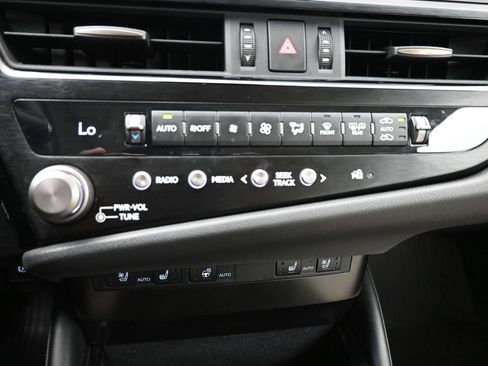 Used 2023 Lexus ES 250 w/ Premium Package AWD/4WD image 25
