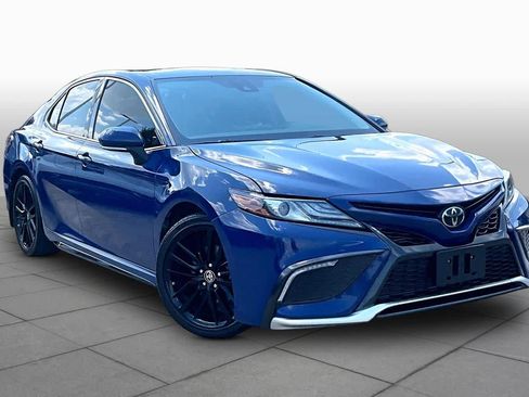 Used 2023 Toyota Camry XSE FWD image 3