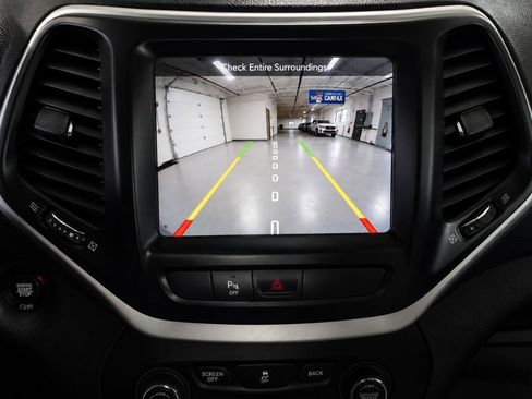 Used 2018 Jeep Cherokee Limited AWD/4WD image 32