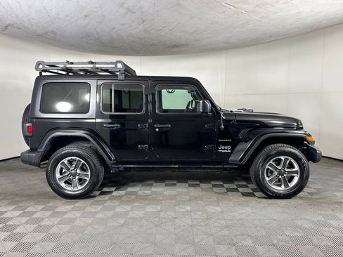 Used 2022 Jeep Wrangler Unlimited Sahara AWD/4WD image 4