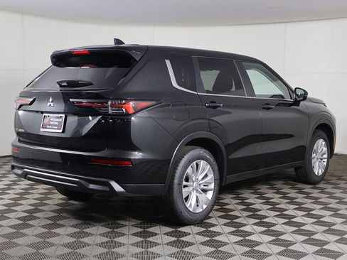 New 2026 Mitsubishi Outlander ES FWD image 9