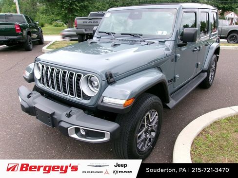 Used 2026 Jeep Wrangler Unlimited Sahara AWD/4WD image 1