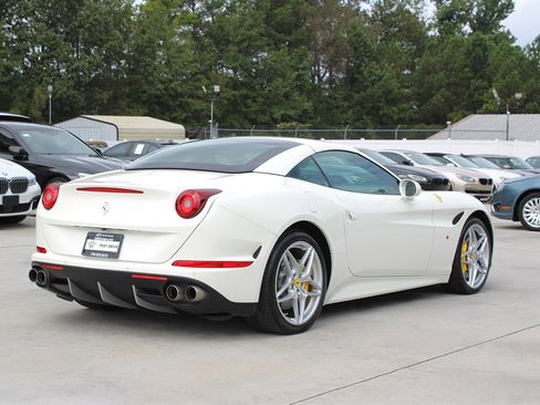 Used 2015 Ferrari California T image 13