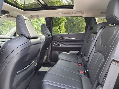 Certified 2023 INFINITI QX60 Sensory w/ Cargo Package AWD/4WD image 8