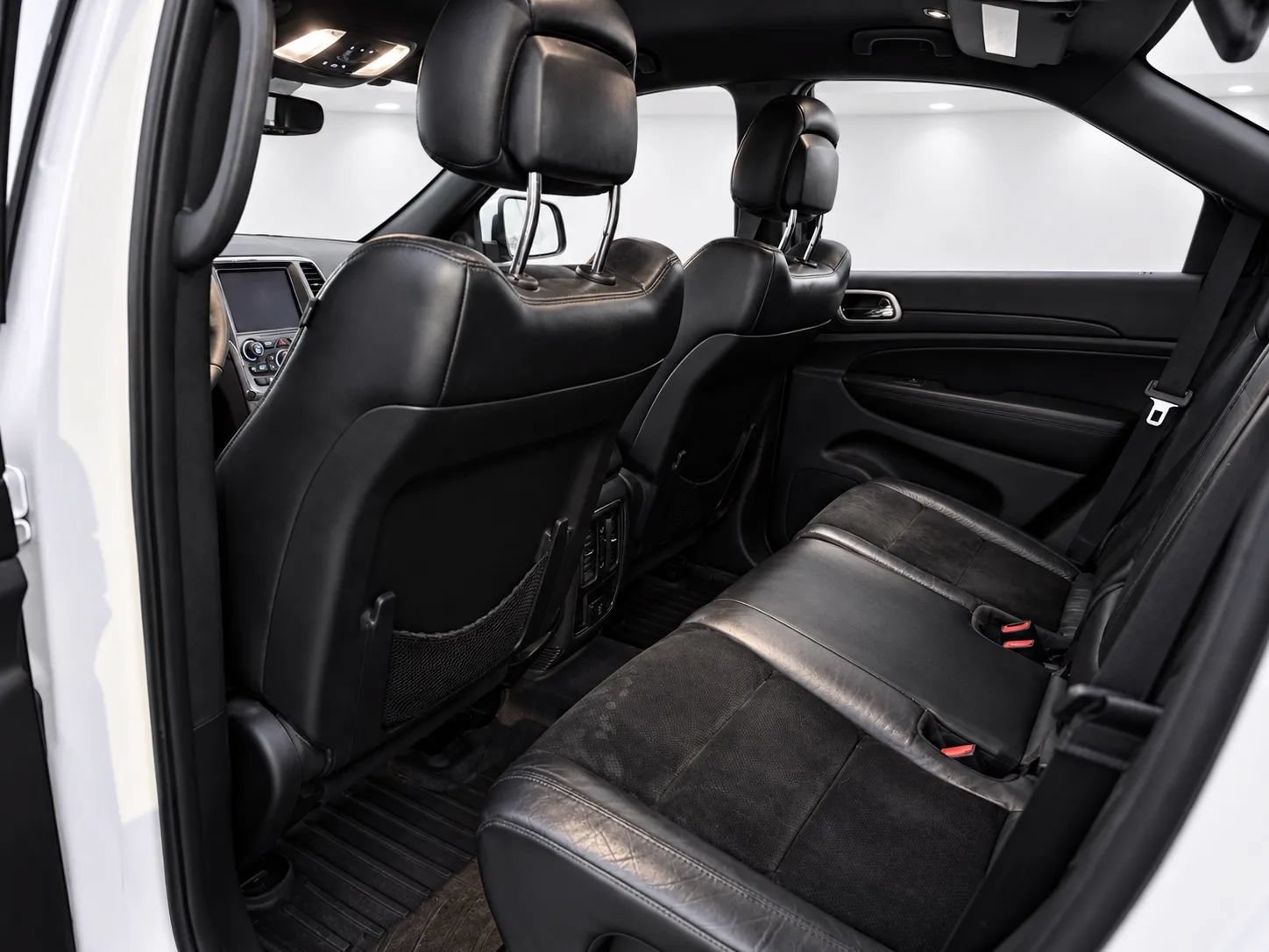 Used 2018 Jeep Grand Cherokee Altitude RWD image 17