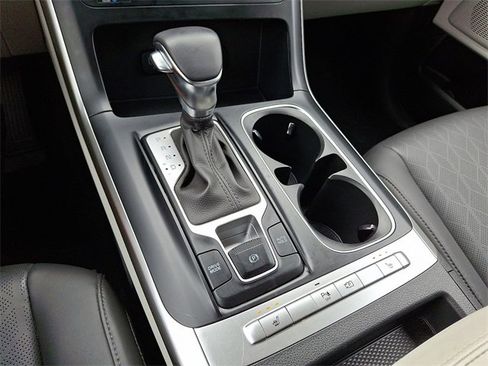 Used 2024 Kia Carnival LX image 15