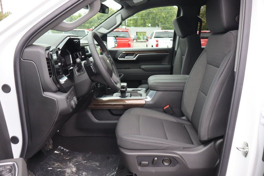 New 2026 Chevrolet Silverado 1500 LT w/ Z71 Off-Road Package AWD/4WD image 5