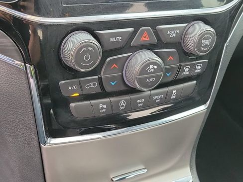 Used 2020 Jeep Grand Cherokee Limited AWD/4WD image 20