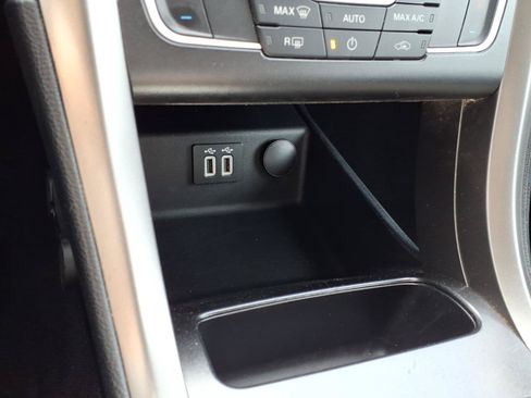 Used 2020 Ford Fusion SE FWD image 24