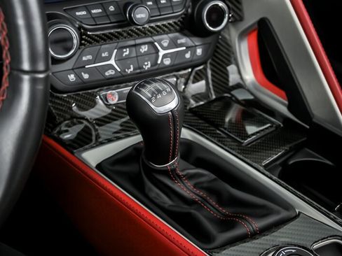 Used 2015 Chevrolet Corvette Z06 w/ 3LZ Preferred Equipment Group RWD image 34