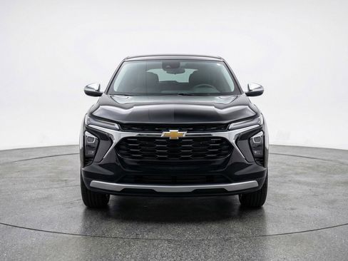 Used 2025 Chevrolet TrailBlazer LT image 2