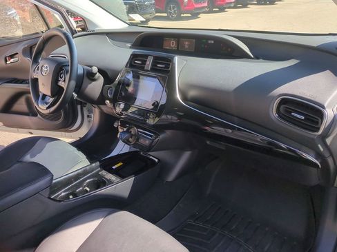 Used 2019 Toyota Prius XLE image 25