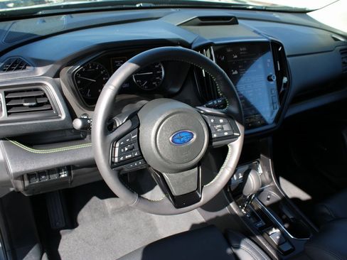 Used 2025 Subaru Ascent Bronze Edition w/ Onyx Package image 11