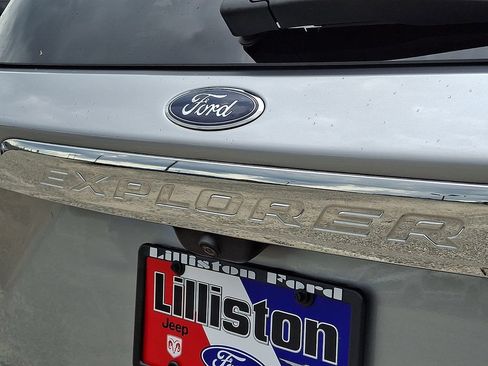 Used 2023 Ford Explorer XLT w/ Equipment Group 202A AWD/4WD image 33
