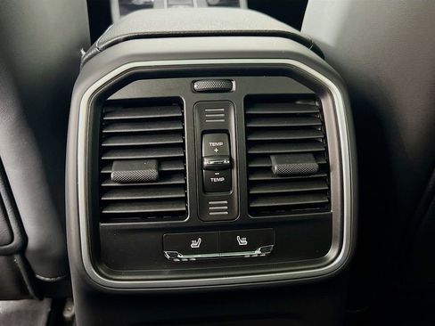 New 2026 Porsche Macan Base image 27