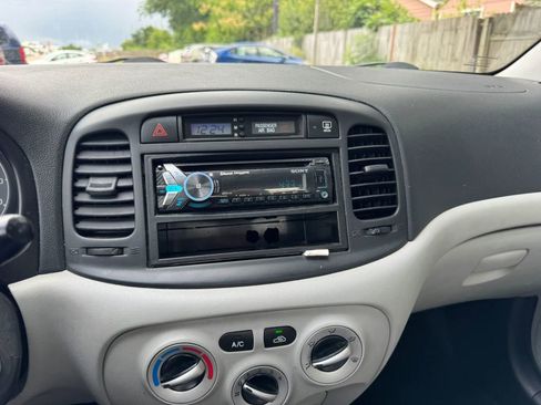 Used 2010 Hyundai Accent GLS FWD image 35