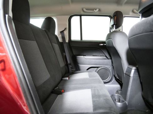 Used 2015 Jeep Patriot Latitude AWD/4WD image 14