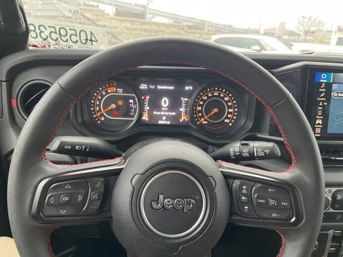 Used 2024 Jeep Wrangler Unlimited Rubicon image 14