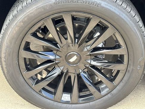 Used 2023 Cadillac Escalade Premium Luxury w/ LPO, Illumination Package AWD/4WD image 10