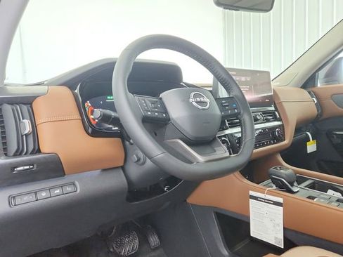 New 2026 Nissan Pathfinder Platinum FWD image 18