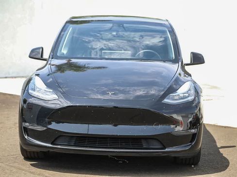 Used 2022 Tesla Model Y Long Range AWD/4WD image 2