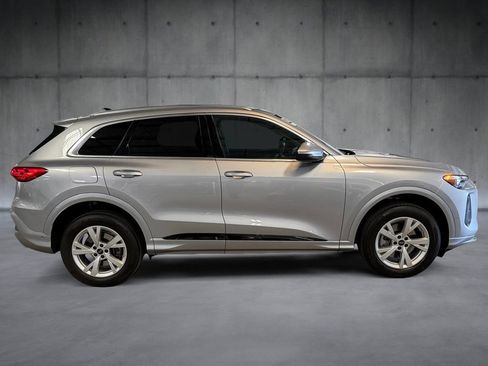 Certified 2025 Audi Q5 Premium w/ Convenience Package AWD/4WD image 6