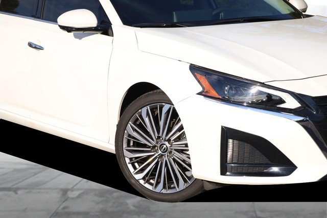 Certified 2025 Nissan Altima 2.5 SL FWD image 3