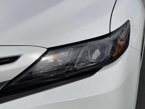 Used 2023 Toyota Camry SE image 6