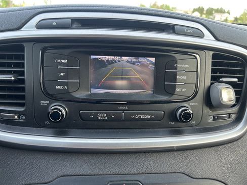 Used 2016 Kia Sorento AWD w/ LX Convenience Package image 16