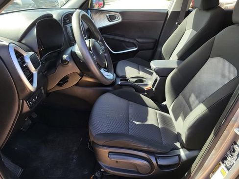 Used 2024 Kia Soul LX w/ Option Group 015 image 17
