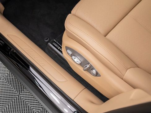 Certified 2026 Porsche Macan image 15