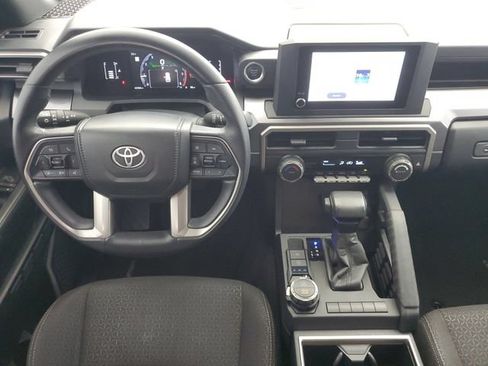Used 2025 Toyota 4Runner SR5 AWD/4WD image 15