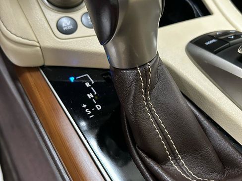 Used 2017 Lexus ES 300h w/ Luxury Package FWD image 42