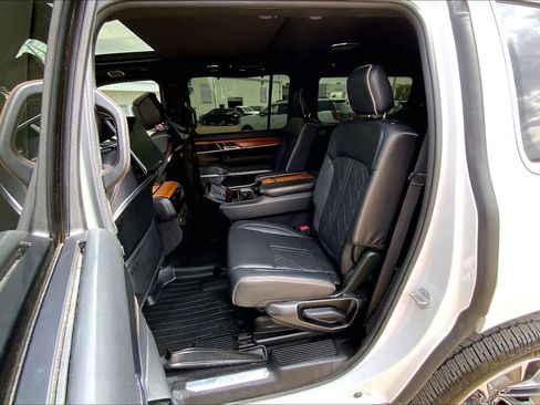 Used 2022 Jeep Grand Wagoneer Series III w/ Rear Seat Video Group 1 AWD/4WD image 21
