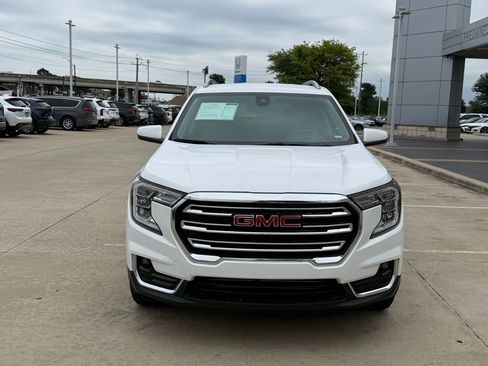 Used 2024 GMC Terrain SLT AWD/4WD image 9