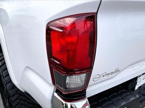 Used 2018 Toyota Tacoma SR5 image 20