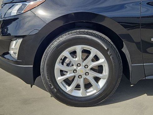 Used 2021 Chevrolet Equinox LS FWD image 32