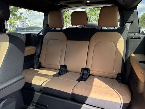 New 2025 Land Rover Defender 130 V8 image 12