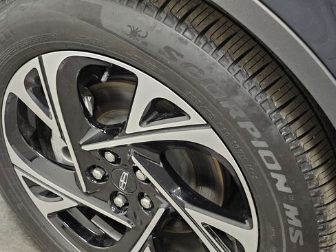 Used 2024 Lincoln Nautilus Premier w/ Equipment Group 102A image 11