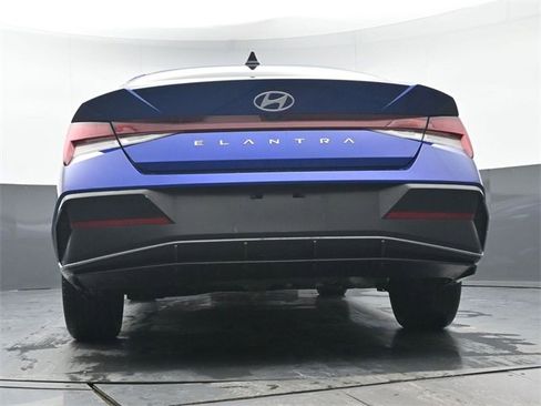 Used 2024 Hyundai Elantra SEL w/ Convenience Package image 32