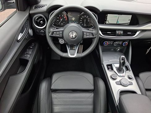 Used 2023 Alfa Romeo Stelvio Veloce AWD/4WD image 11