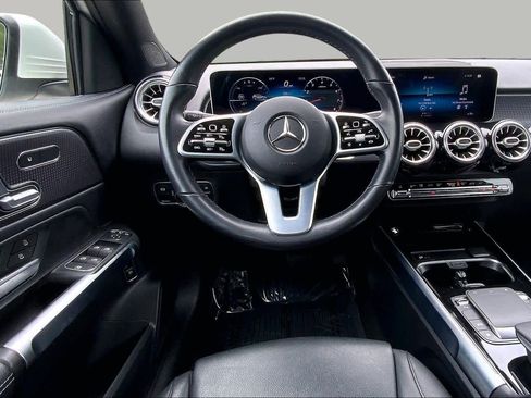 Used 2021 Mercedes-Benz GLB 250 4MATIC image 6