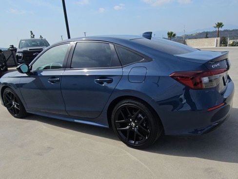 Used 2025 Honda Civic Sport image 6