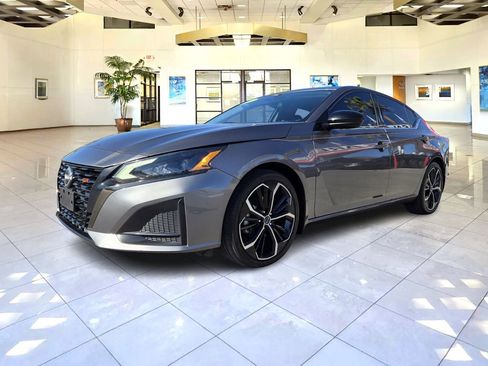 Certified 2023 Nissan Altima 2.5 SR image 1