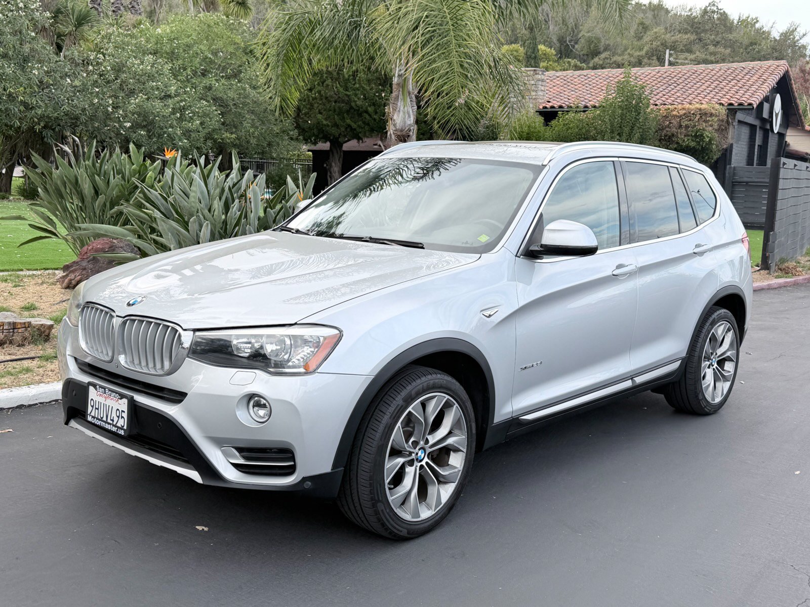 Used 2017 BMW X3 xDrive28i AWD/4WD image 1